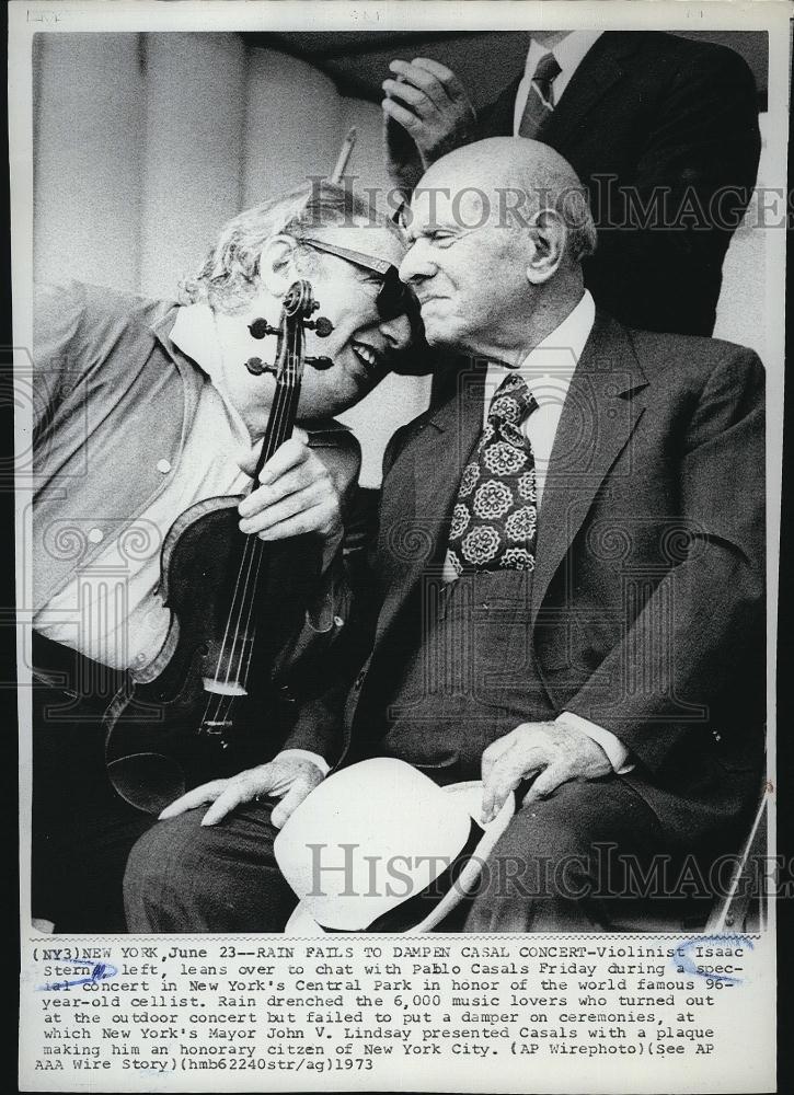 1973 Press Photo Violinist Isaac Stern, Pablo Casals, Cellist, Conductor - Historic Images