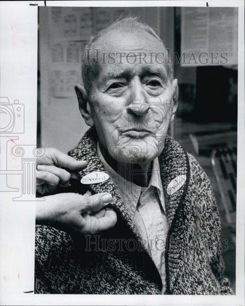 1980 Press Photo Leonard Sturgis 105 Years Old Voter - RSL63445 - Historic Images