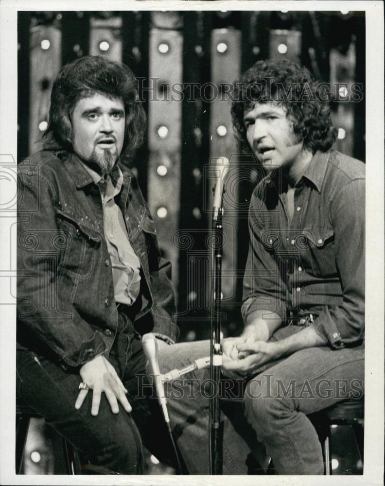 1973 Press Photo Composer Performer Mac Davis Midnight Special Show Wolfman Jack - Historic Images