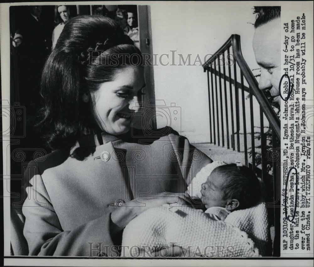 1968 Press Photo Lynda Johnson Robb And New Baby Lucinda Desha Robb - RSL08289 - Historic Images