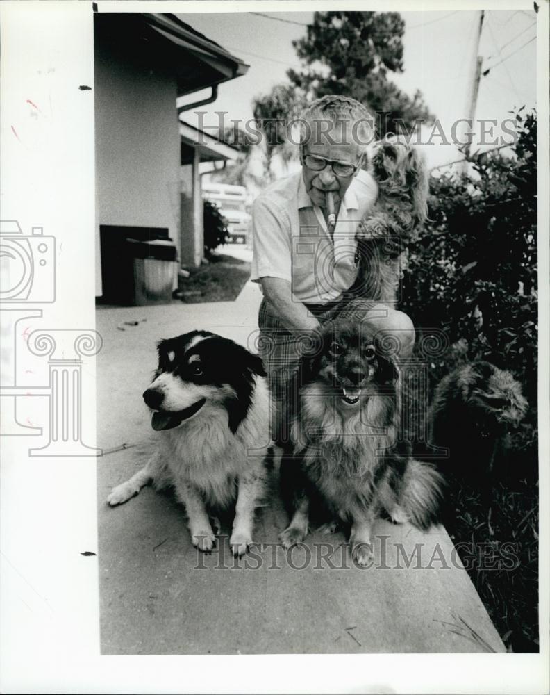 1980 Press Photo George Weisensel with Trained Dogs - RSL65439 - Historic Images