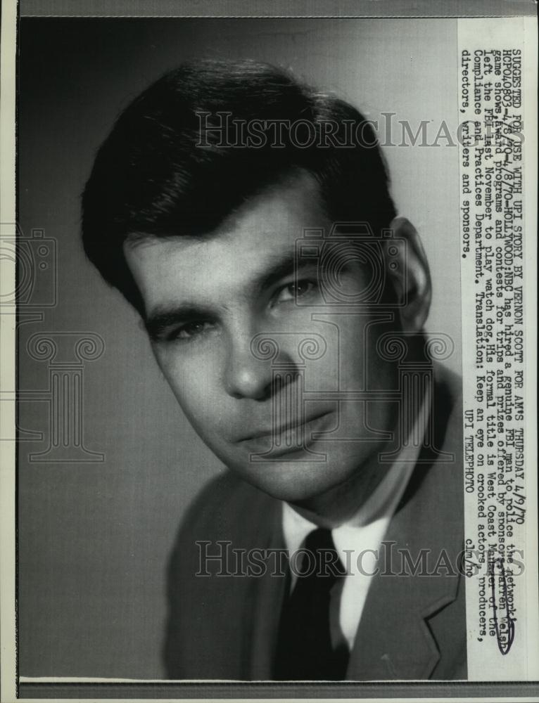 1970 Press Photo FBI Agent Warren Welsh posing for photo - RSL44325 - Historic Images