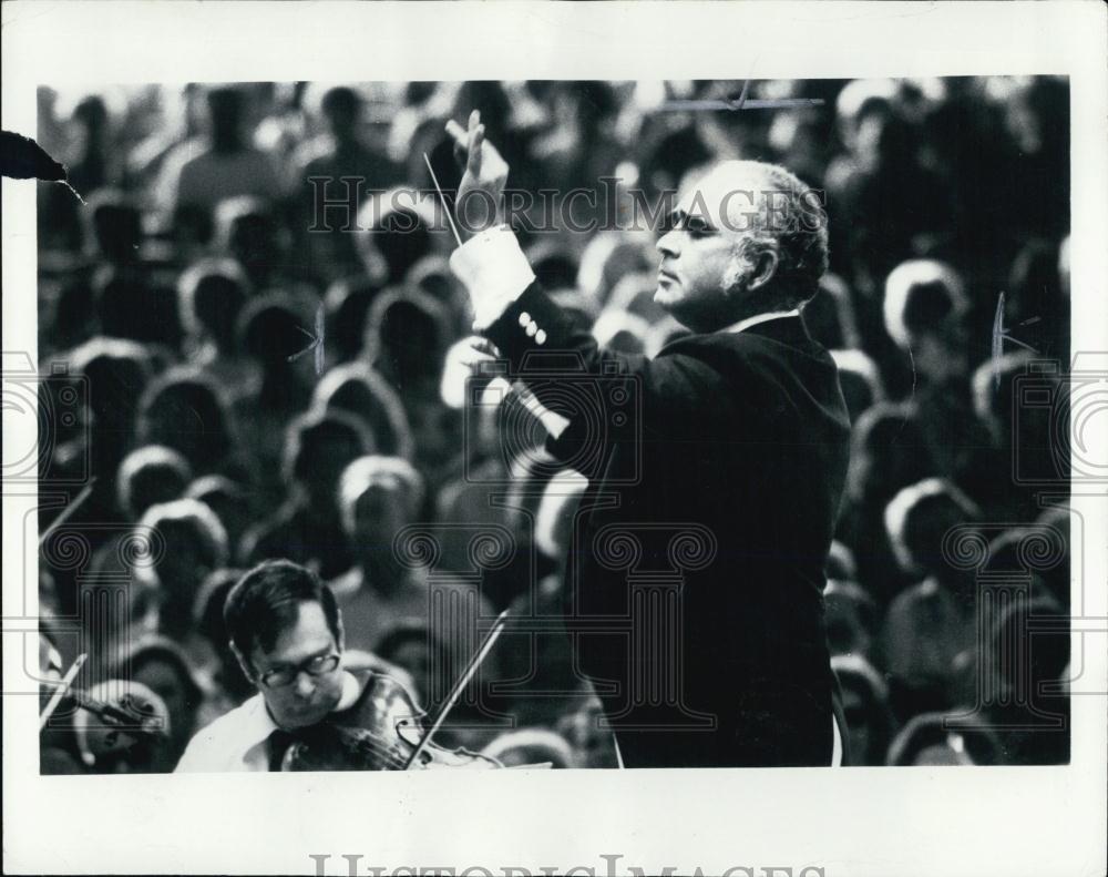 Press Photo Joseph Silverstien Assistant Conductor and Concertcaste of Boston - Historic Images