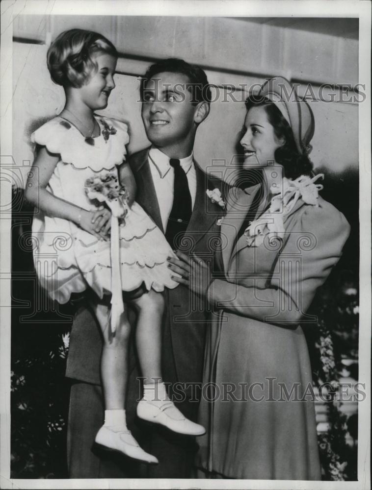 1936 Press Photo Actor Allan Jones Looks To Adopt Gail Fenderson - RSL83067 - Historic Images