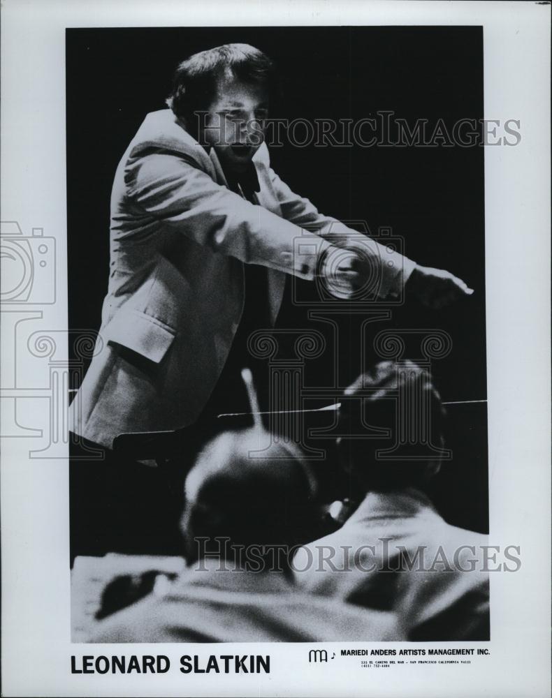 Press Photo Orchestra Conductor Leonard Slatkin Action Shot - RSL41197 - Historic Images