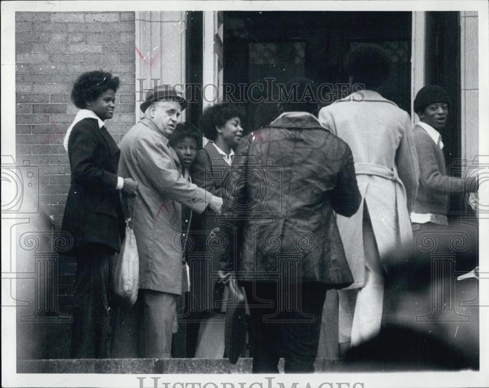 1975 Press Photo Dr William Reid enters South Boston High School with students - Historic Images