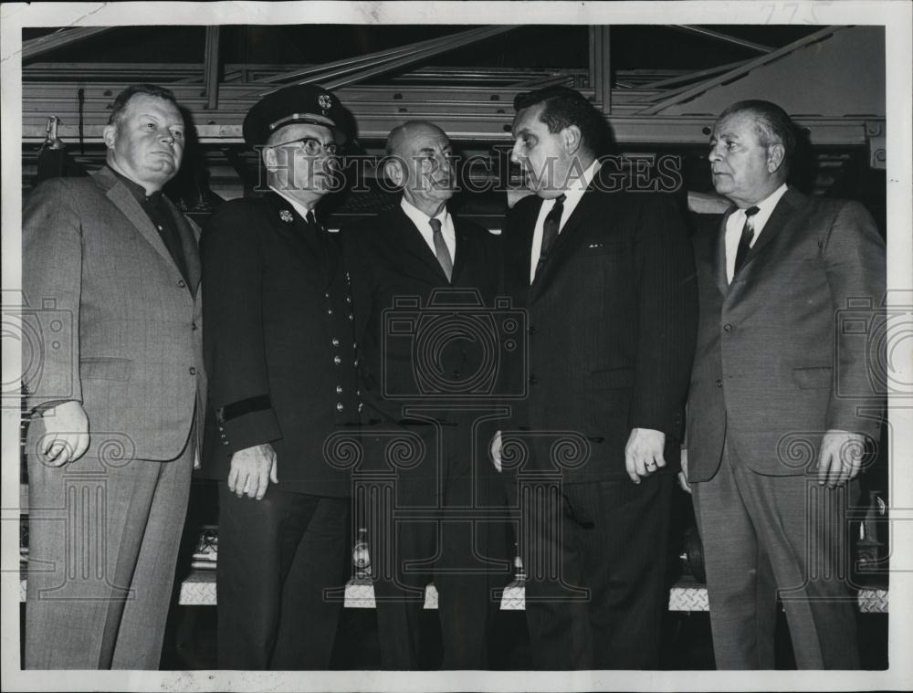 1964 Press Photo George Swartz President Founder of 100 Club Henry W Mclaughlin - Historic Images
