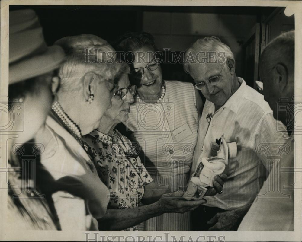 1967 Press Photo Mr &amp; Mrs Joe Miller retiring as Haas museum caretakers - Historic Images