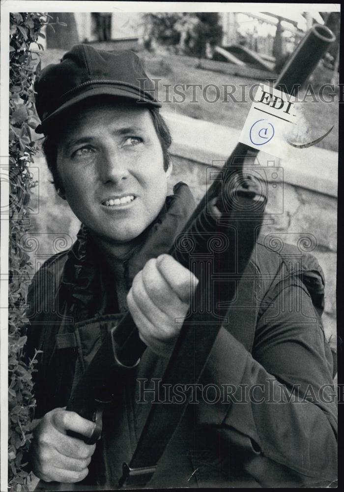 1975 Press Photo Joseph Wanbaugh, Author of "Blue Knight" Actor "Police Story" - Historic Images