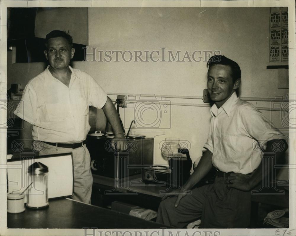 1947 Press Photo DE Van Volkenburg &amp; Elbert Van Volkenburg - RSL96003 - Historic Images