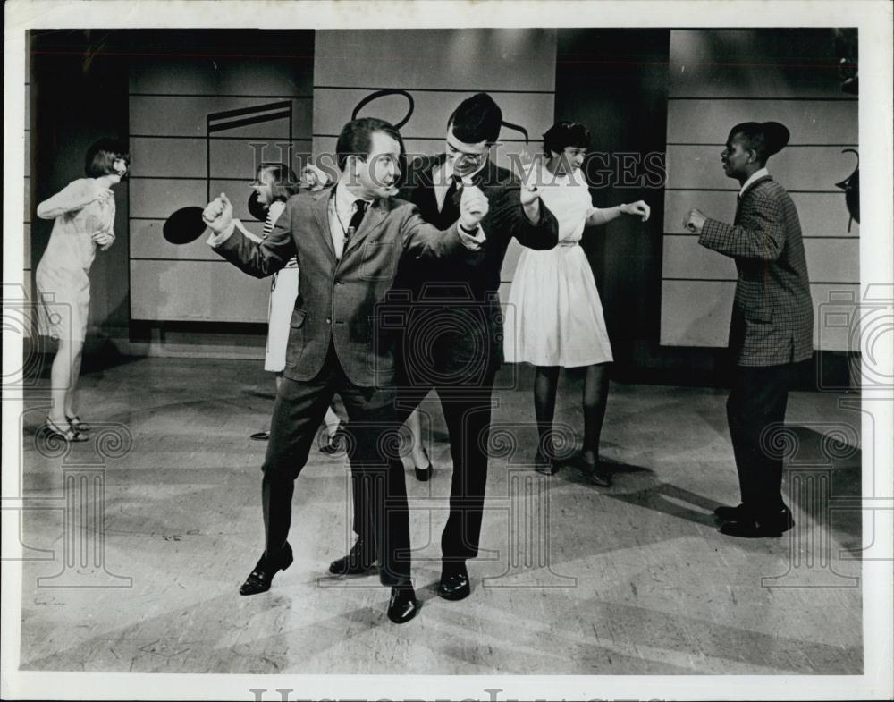 Press Photo Entertainer dancer Lloyd Thaxton - RSL67873 - Historic Images