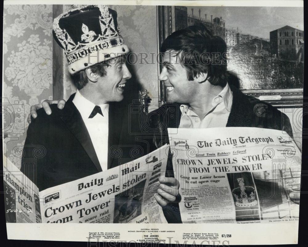 1967 Press Photo Michael Crawford & Oliver Reed star in "The Jokers" - RSL05877 - Historic Images