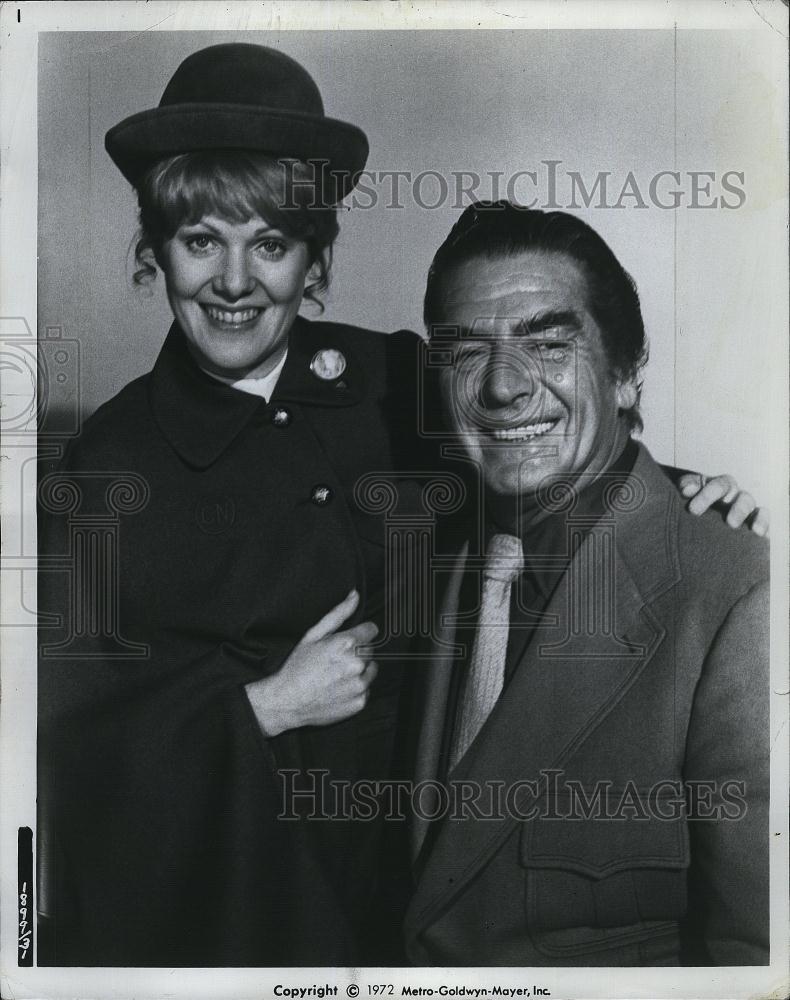 1972 Press Photo Actor Victor Mature and Lynn in &quot;Every little crook and Nanny&quot; - Historic Images