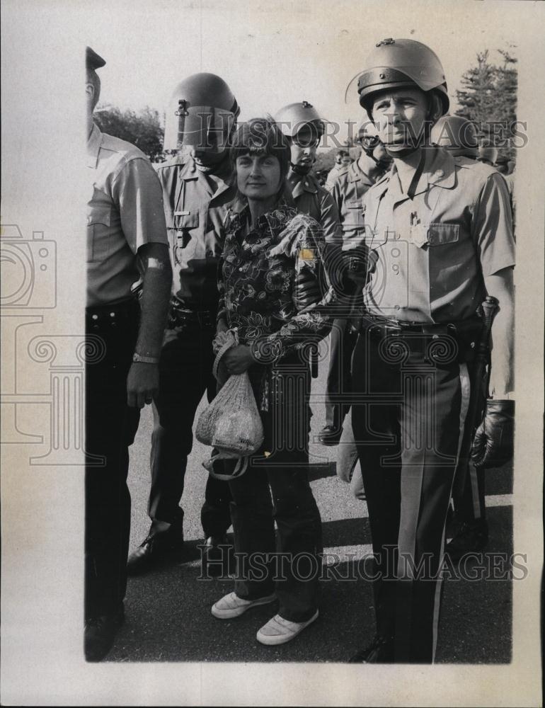 1971 Press Photo Louise Bryan Under Arrest - RSL47125 - Historic Images