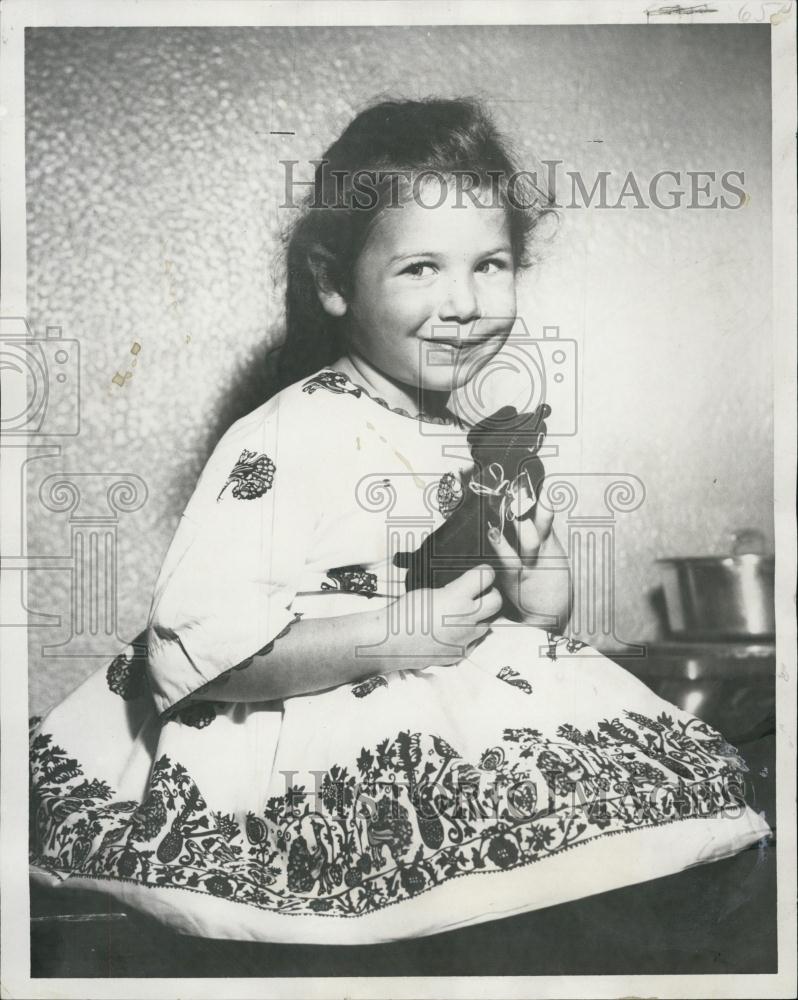 1958 Press Photo Monique Scheuer, disfigured by dog bite wins settlement - Historic Images