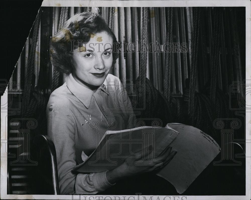 1953 Press Photo Actress Vivian Marlowe stars in "Alas,Pow Yonich" - RSL89731 - Historic Images