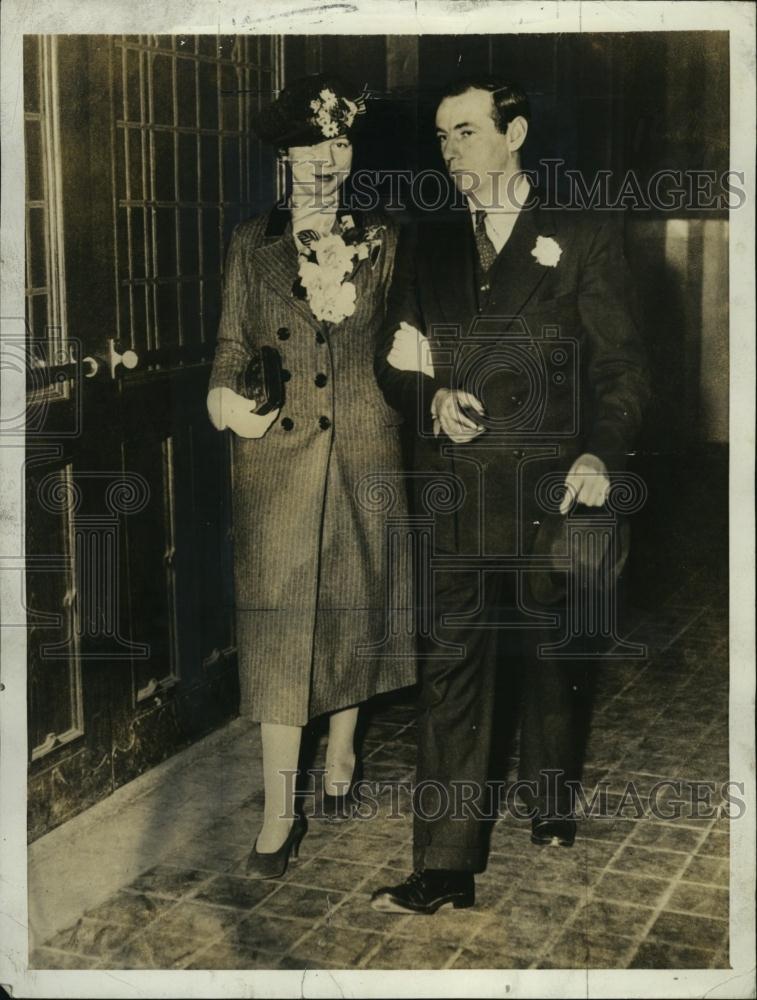 1936 Press Photo Walter Burke Coll with bride Natalie Carr, Society Heiress - Historic Images