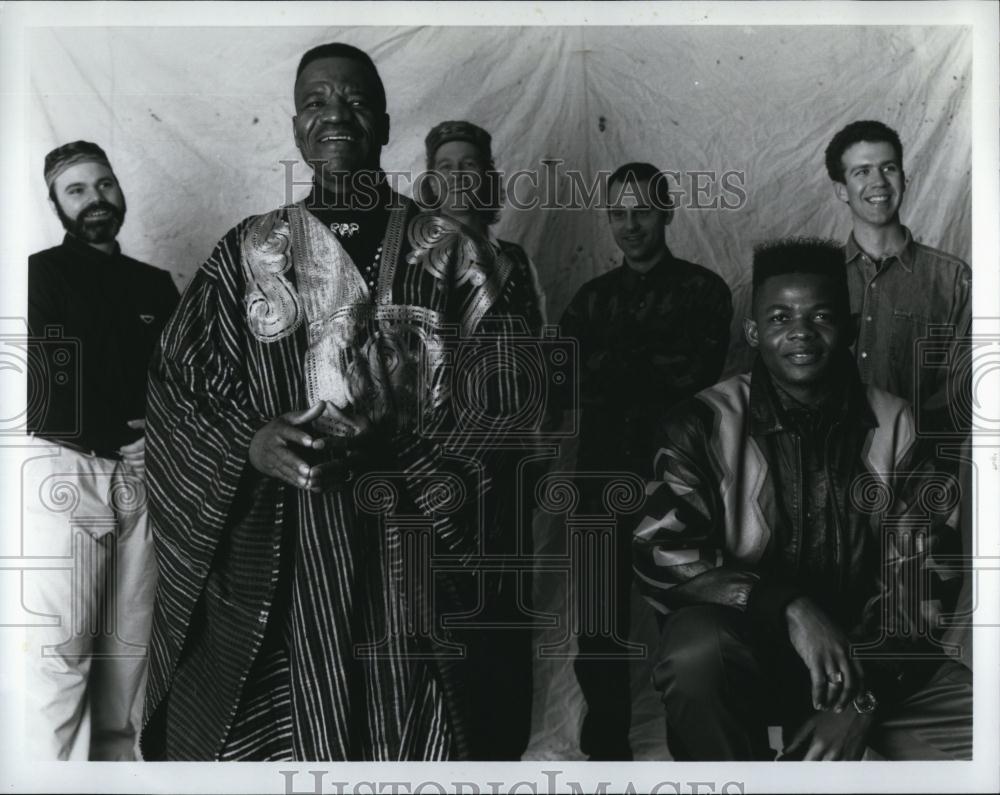 Press Photo Band "Koko Mboka" at free Summer concert - RSL86285 - Historic Images