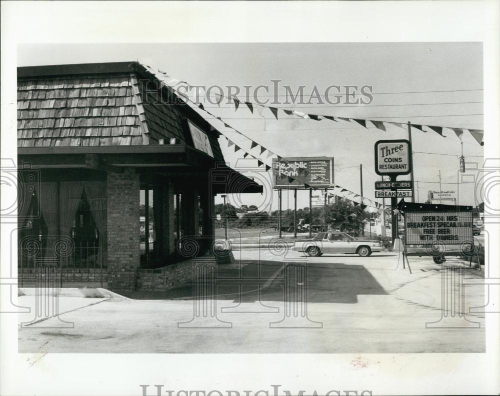 1982 Press Photo Three Coins restaurant in Clearwater, Fla - RSL69499 - Historic Images