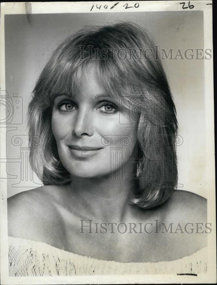 1977 Press Photo Actress Linda Evans In &quot;Hunter&quot; - RSL61113 - Historic Images