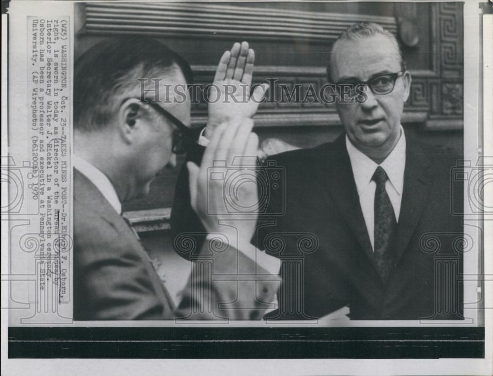 1970 Press Photo DrElburt FOsborn sworn as Director of Bureau of Mines - Historic Images