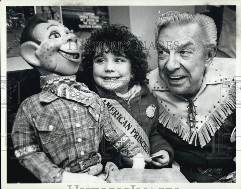 1987 Press Photo Howdy Doody and Buffalo Bob with Crystal Corey, 8 - RSL05071 - Historic Images