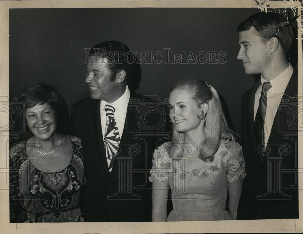 1971 Press Photo Sen &amp; Mrs Ed Brooke 7 Ed Cox and ex wife Tricai Nixon - Historic Images