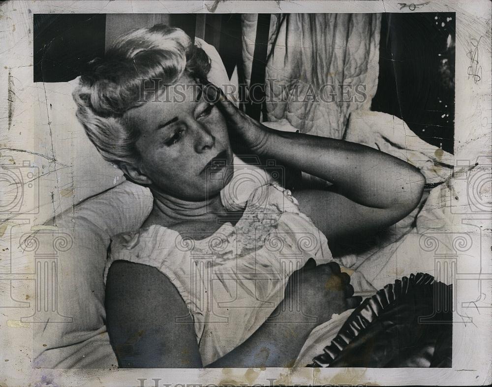 1952 Press Photo TV actress Anne Sterling in the hospital after kidnapping - Historic Images