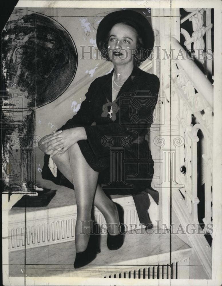 1937 Press Photo Nan Person Brooks Macy Brill - RSL80201 - Historic Images