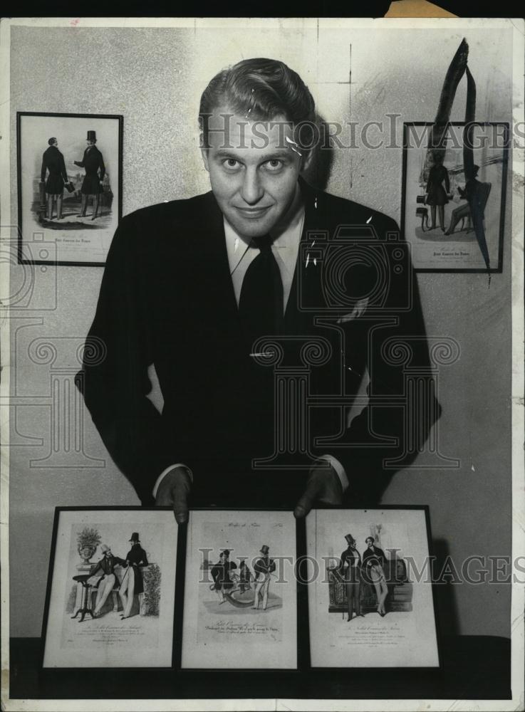1935 Press Photo Ralph Bellamy Displays Art He Obtains During Recent Europe Trip - Historic Images