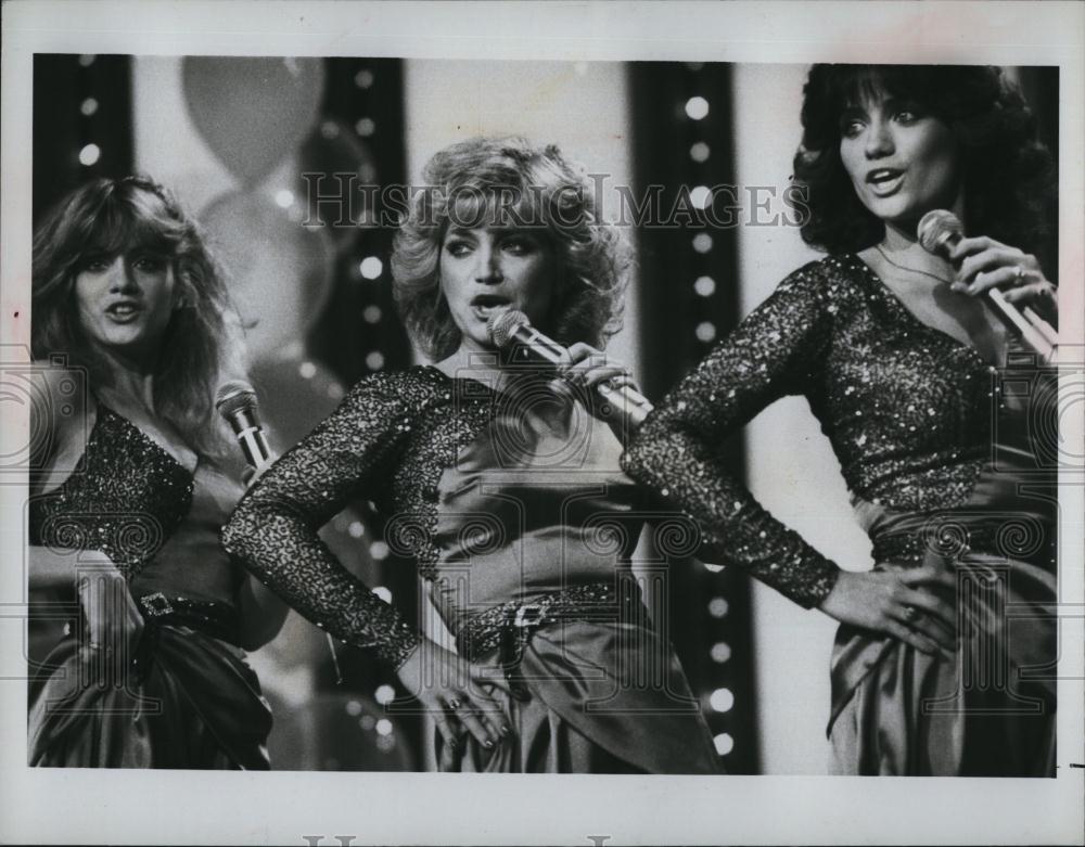1981 Press Photo Barbara Mandrell With Sisters Irlene and Louise - RSL87633 - Historic Images