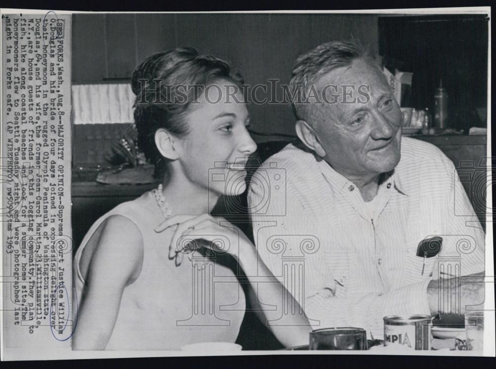 1963 Press Photo Supreme Court Justice William Douglas & his wife - RSL04801 - Historic Images