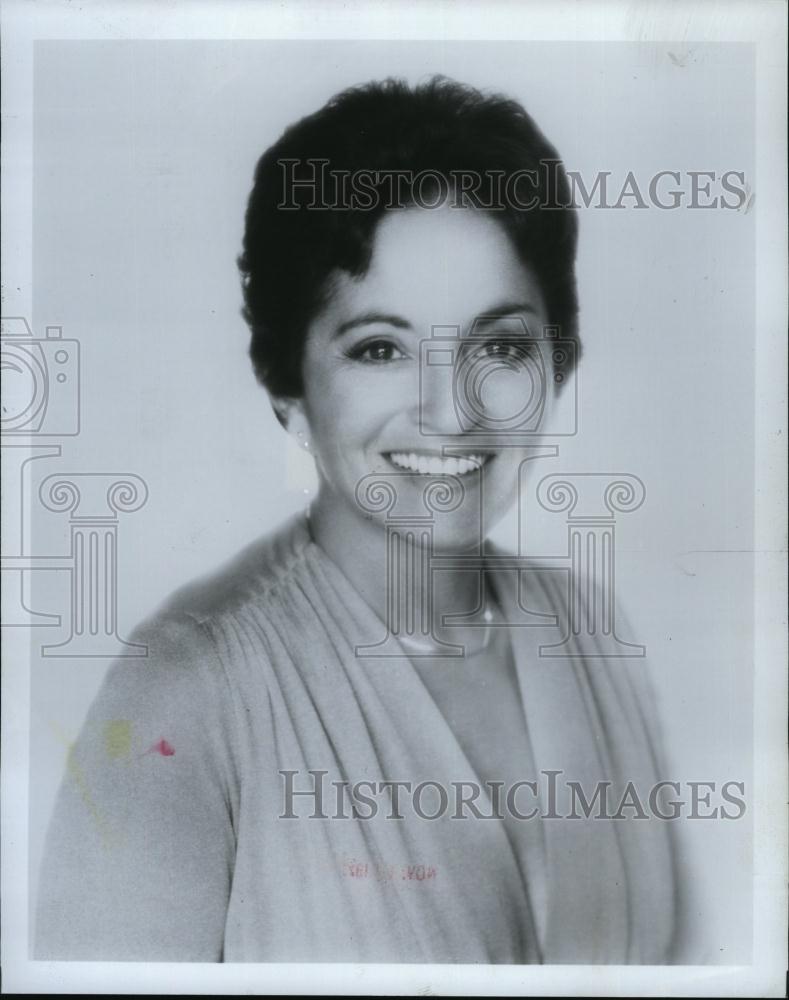 1977 Press Photo Marilyn Beck, American Hollywood Columnist - RSL84637 - Historic Images