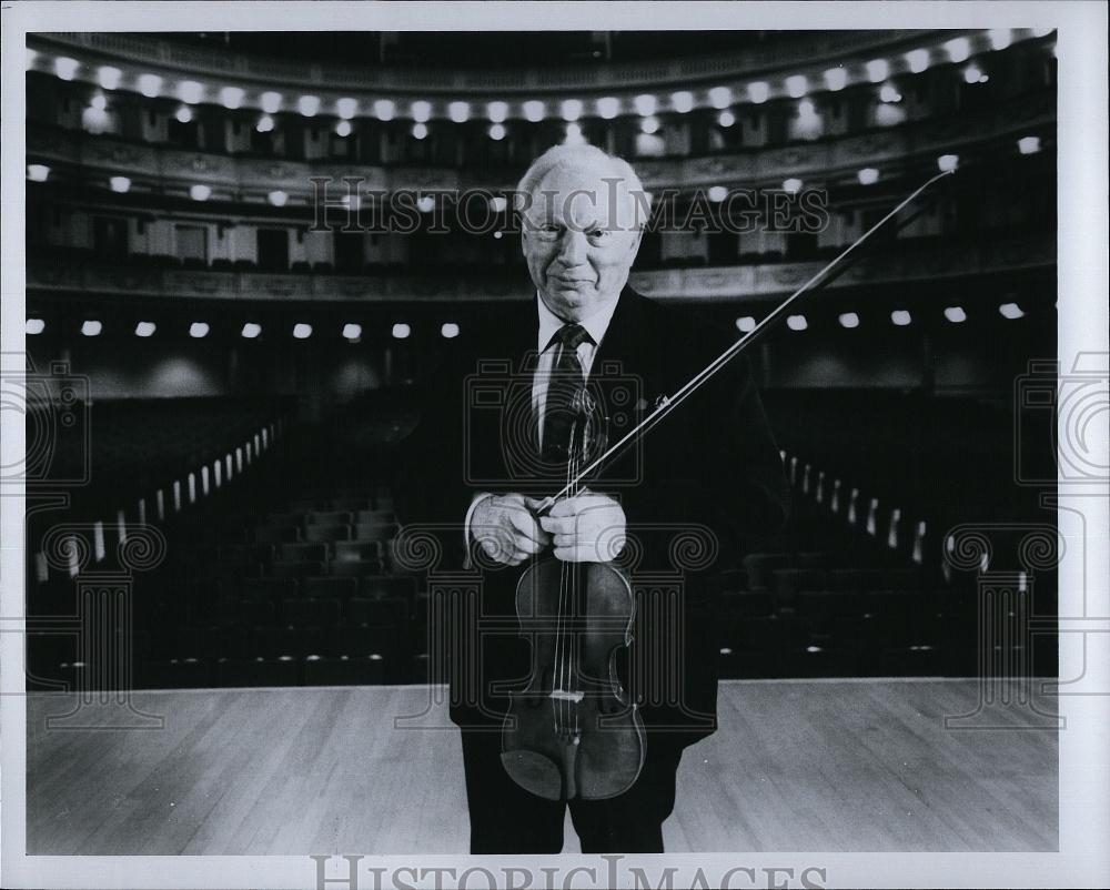 Press Photo Violinist Isaac Stern, for a performance - RSL90773 - Historic Images