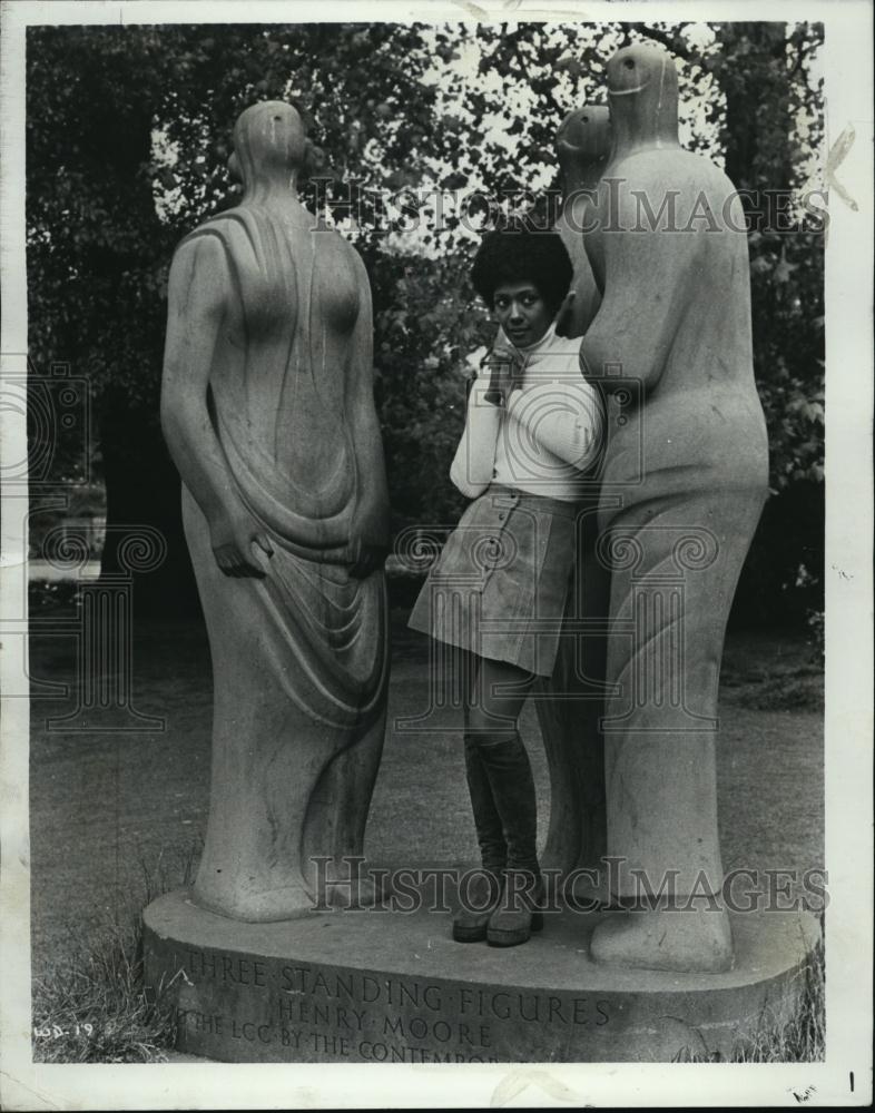 1973 Press Photo Esther Anderson &quot;A Warm December&quot; - RSL47787 - Historic Images