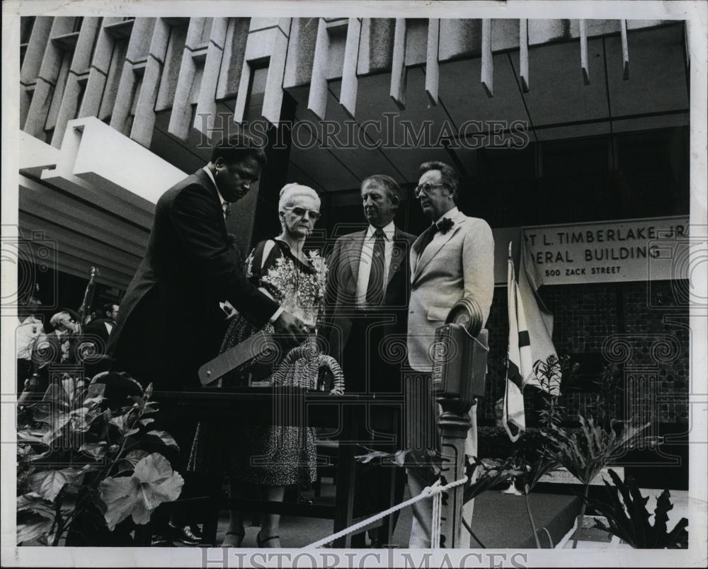 1979 Press Photo Renaming of fed Bldg in Tampa Wesley Johnson Jr Mrs - Historic Images