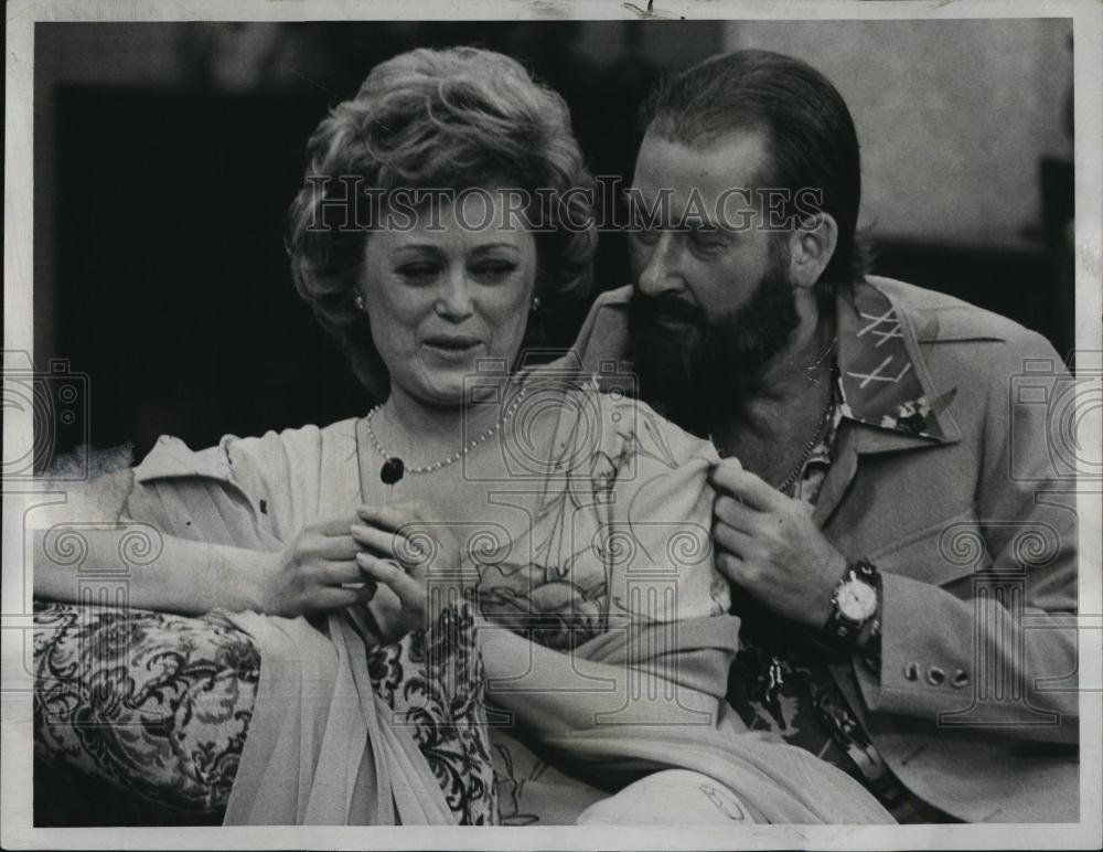 Press Photo Actress Rue McLanahan on television series with male actor - Historic Images