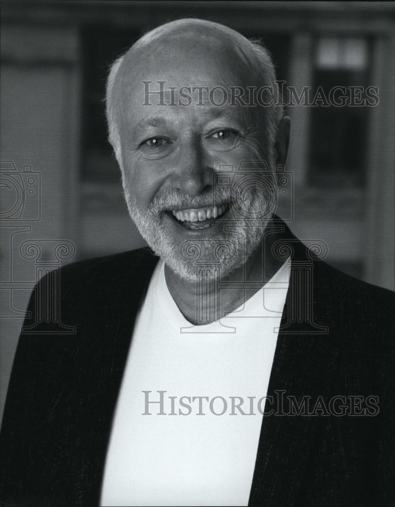 2001 Press Photo Jack Walsh Theater Director - RSL43659 - Historic Images