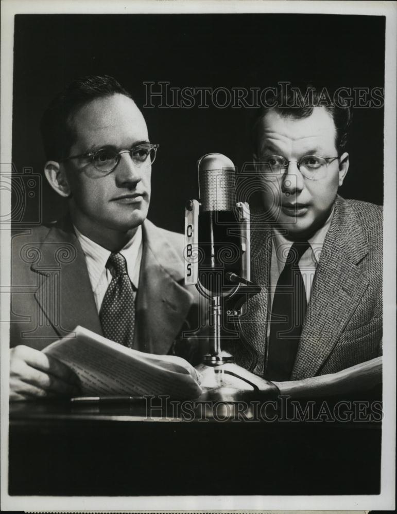 1946 Press Photo CBS radio hosts Dwight Cooke and Bill Downs - RSL42001 - Historic Images