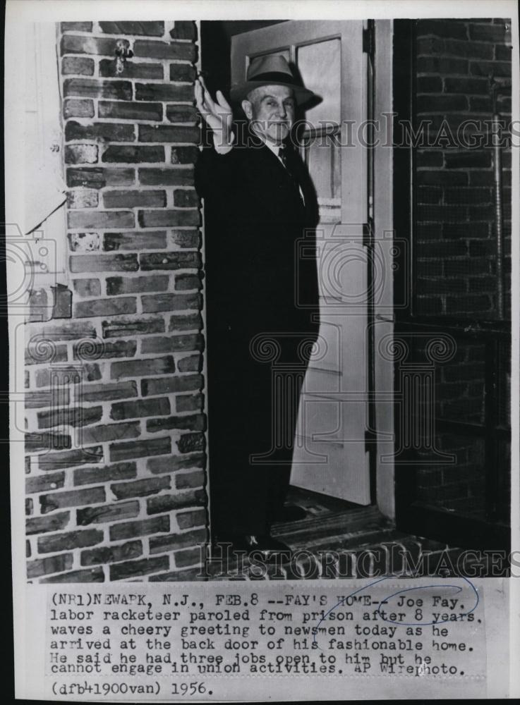 1956 Press Photo Joe Fay Labor Raceteer patroled from Prison - RSL45391 - Historic Images