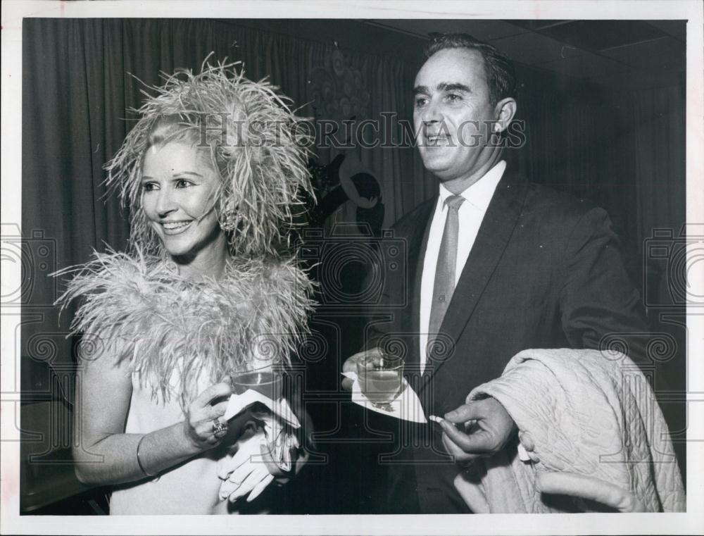 1967 Press Photo Cmdr and Mrs Robert Thelen in Symphony Association Concert - Historic Images