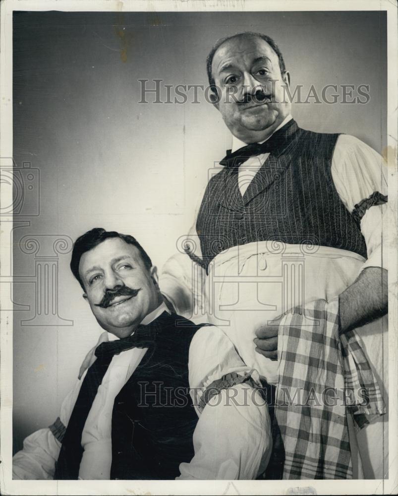 1950 Press Photo Actor Harry &amp; George Warren In &quot;Diamond Lil&quot; - RSL01809 - Historic Images