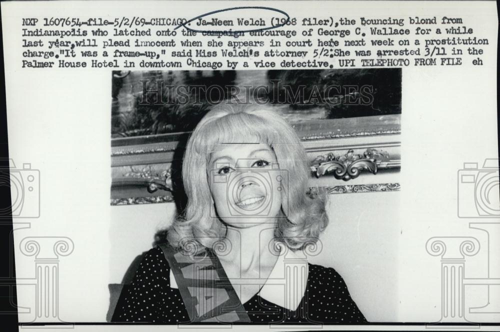 1969 Press Photo Ja-Neen Welch Charged Prostitution Palmer House Hotel Chicago - Historic Images