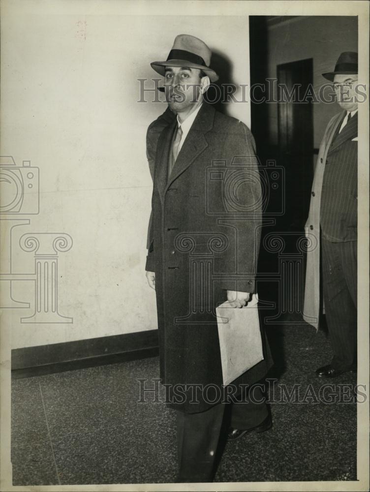 1943 Press Photo William Slattery Secretary To Commissioner Witness Grove Trial - Historic Images