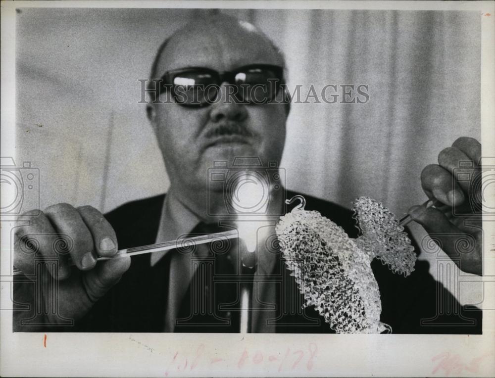 1973 Press Photo William A Triggs finishes small punch bowl - RSL96691 - Historic Images