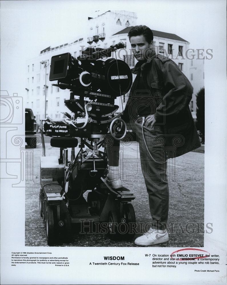 1986 Press Photo Emilio Esteves writer, director &amp; star of &quot;Wisdom&quot; - RSL81315 - Historic Images