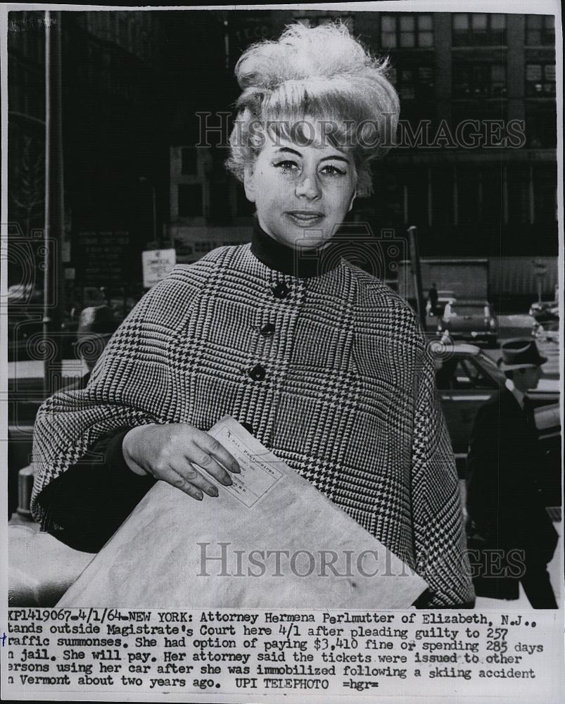 1964 Press Photo Attorney Hermena Perlmutter Standing Outside Of Court - Historic Images