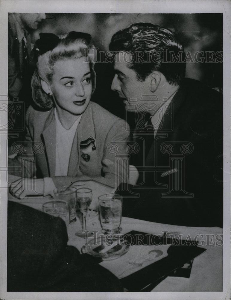 1943 Press Photo Actress Ann Shirley will Marry Actor Victor Mature - RSL80937 - Historic Images