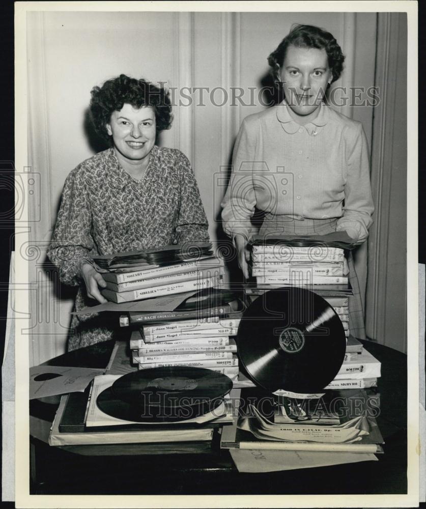 1951 Press Photo Vinyl Records Donated to Boston Red Feather Settlement Council - Historic Images