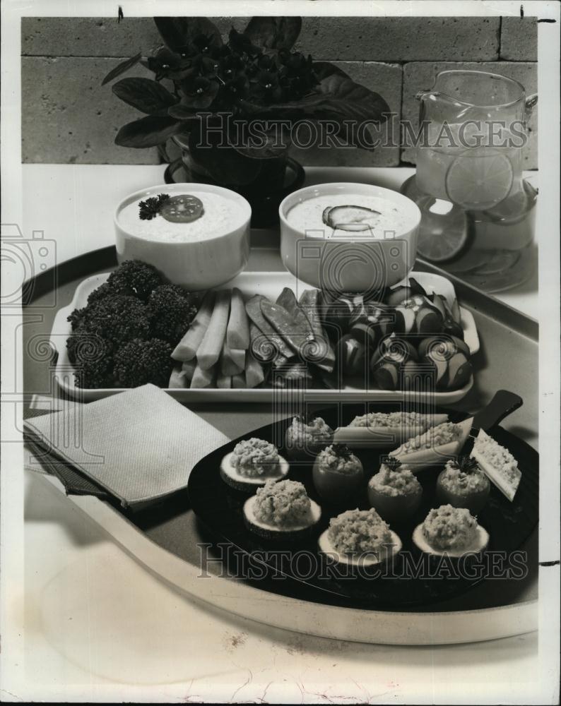 1980 Press Photo Cucumber Dip, Fresh Vegetables, Tomato Dip, Vegetable Spread - Historic Images